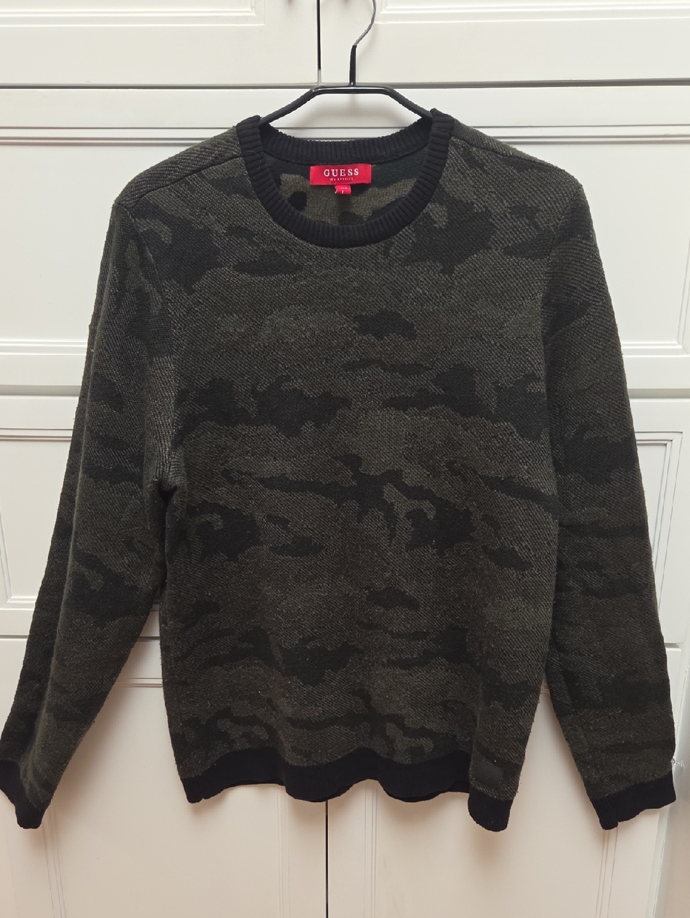 GUESS Los Angeles Men’s Green & Black Camo Crewneck Sweater (L) (FREE SHIPPING)